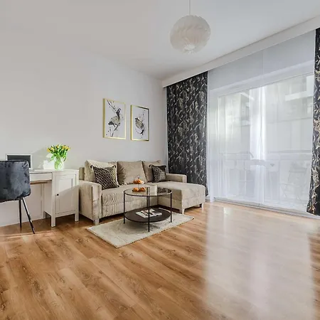 Beautiful Flat With Garage *