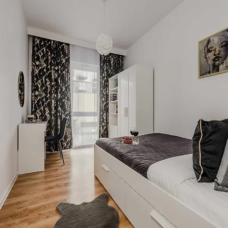 Beautiful Flat With Garage *