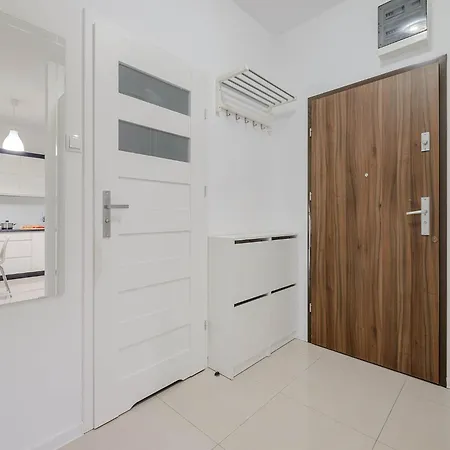 Beautiful Flat With Garage *