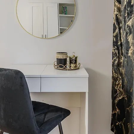 Beautiful Flat With Garage *